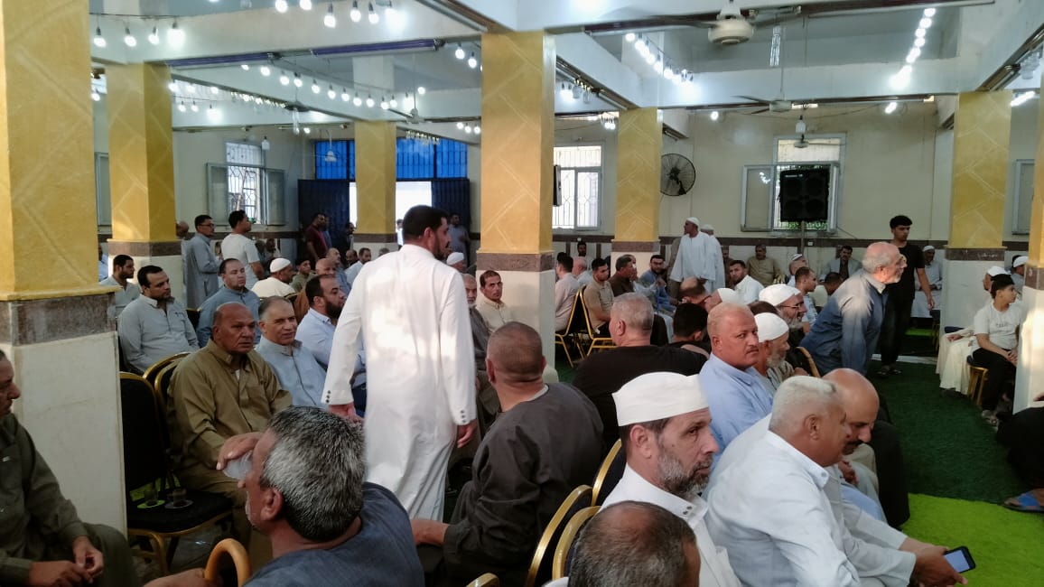 جانب من تقديم واجب العزاء، فيتو