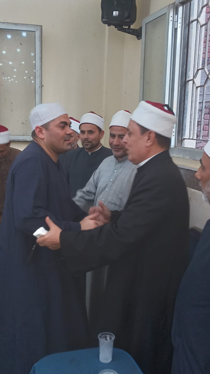 جانب من تقديم واجب العزاء، فيتو