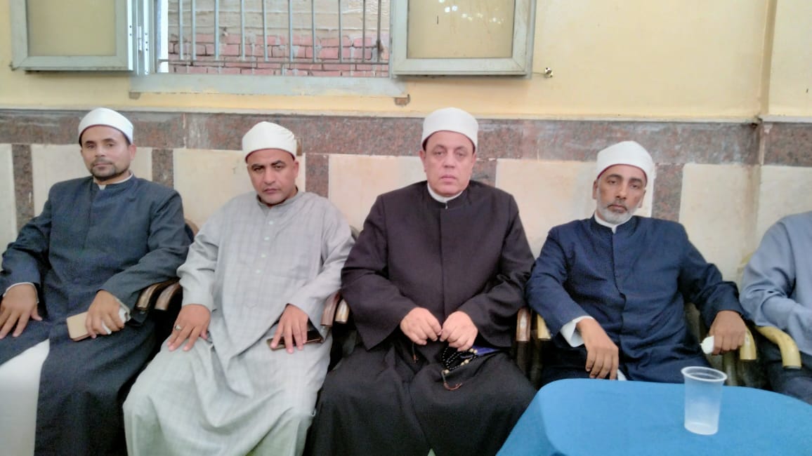 جانب من تقديم واجب العزاء، فيتو