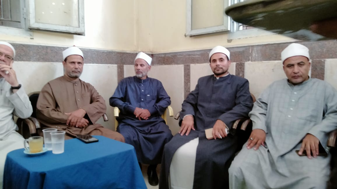 جانب من تقديم واجب العزاء، فيتو