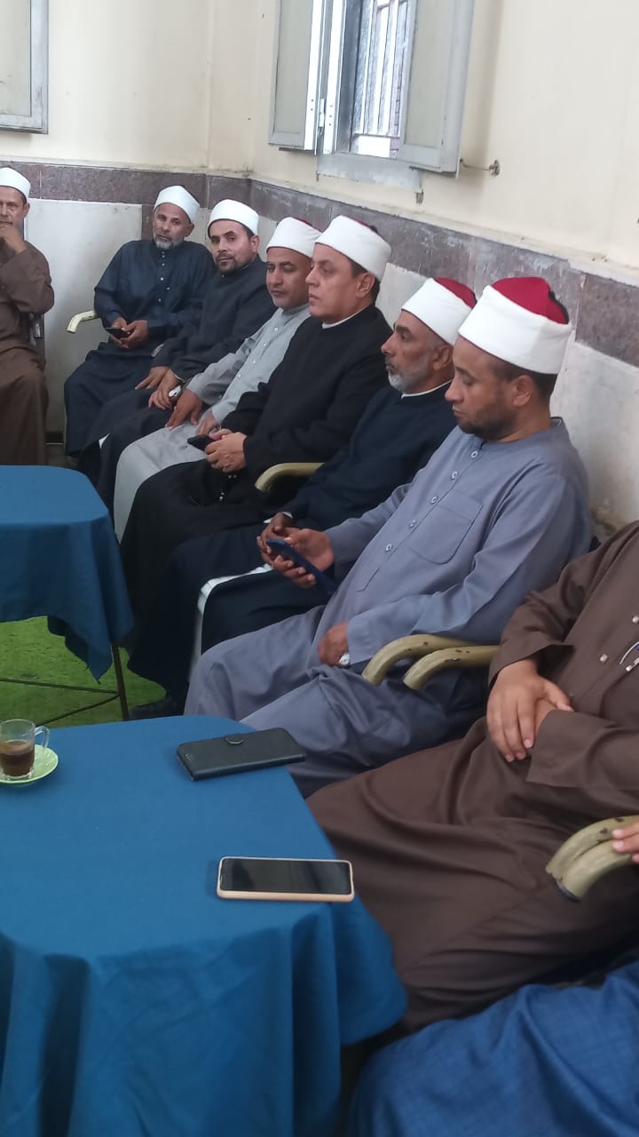 جانب من تقديم واجب العزاء، فيتو