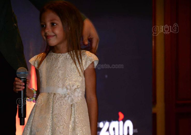 عناقيد مواهب، جنات تغني مع ابنتيها للمرة الأولى على المسرح (3)