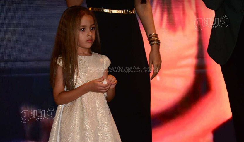 عناقيد مواهب، جنات تغني مع ابنتيها للمرة الأولى على المسرح (4)