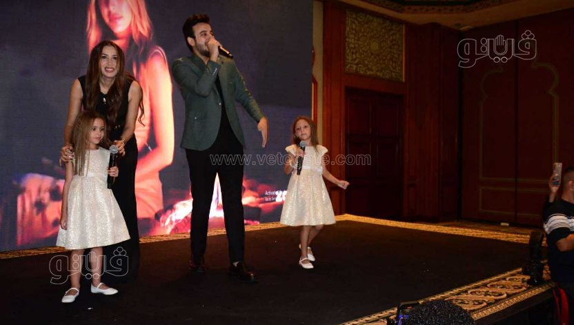 عناقيد مواهب، جنات تغني مع ابنتيها للمرة الأولى على المسرح (5)