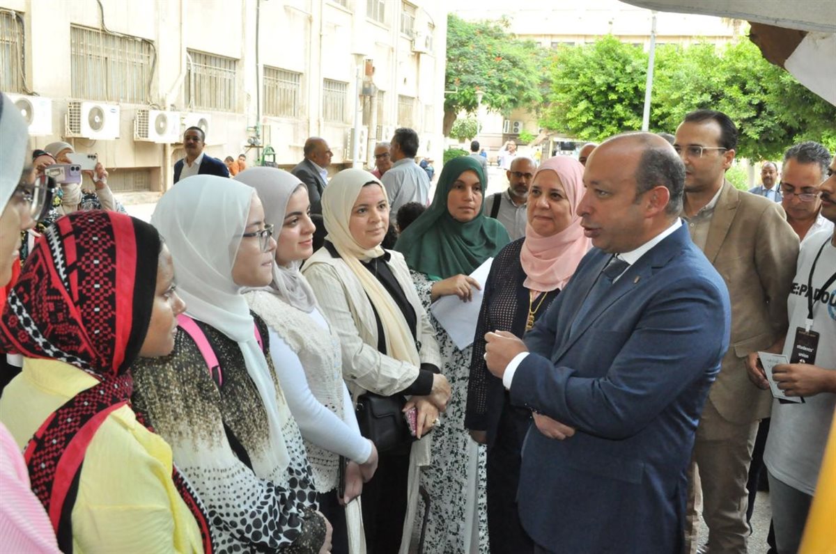 عميد طب قصر العيني يستقبل الطلاب الجدد 