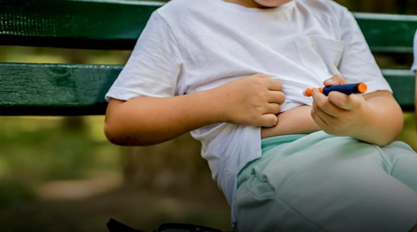 وخز الأبر معاناة لا تنقطع للأطفال مرضى السكر،فيتو