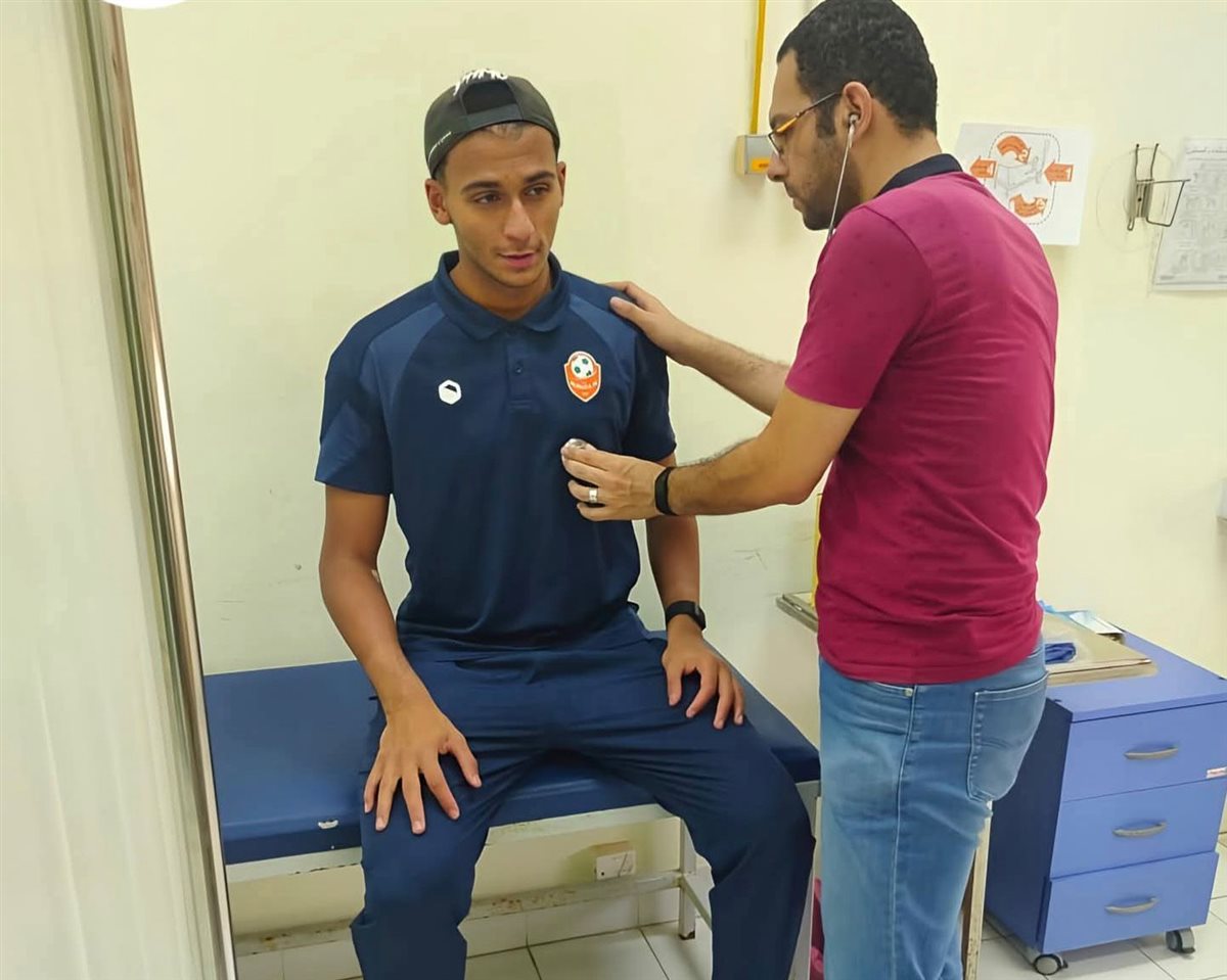 جانب من إجراء الكشف الطبي للفريق، فيتو