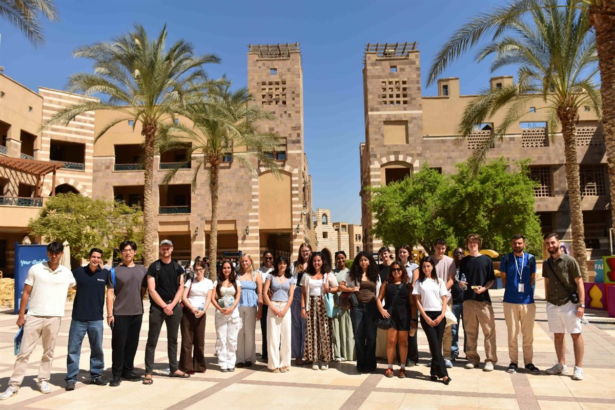 استقبال الطلاب الجدد بالجامعة الأمريكية بالقاهرة