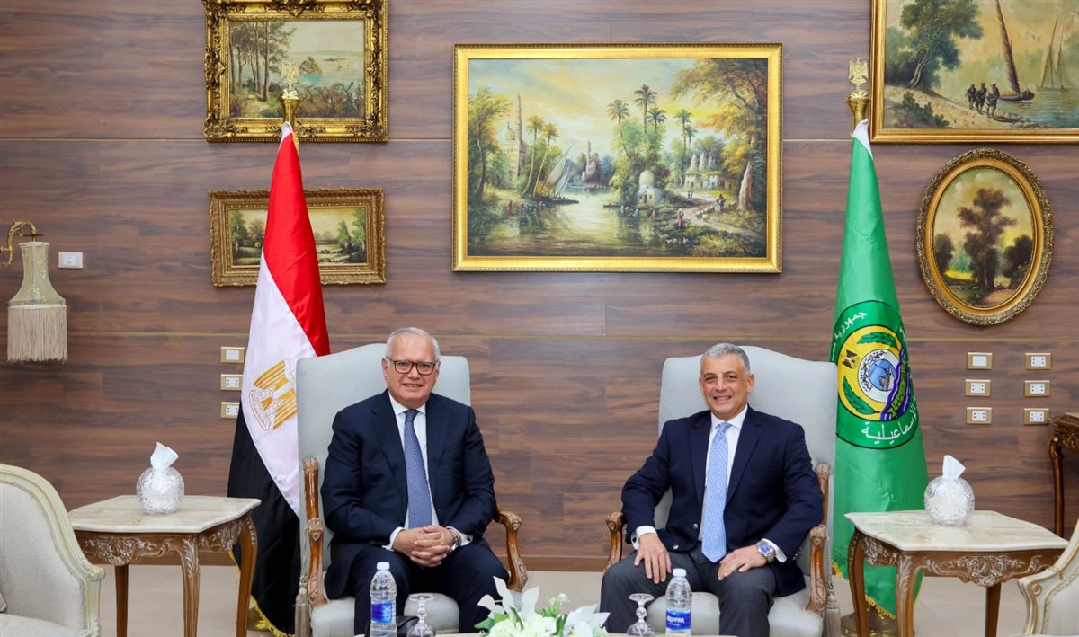 محافظ الإسماعيلية والسفير محمد العرابي،فيتو