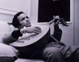 بليغ عازف ماهر على العود