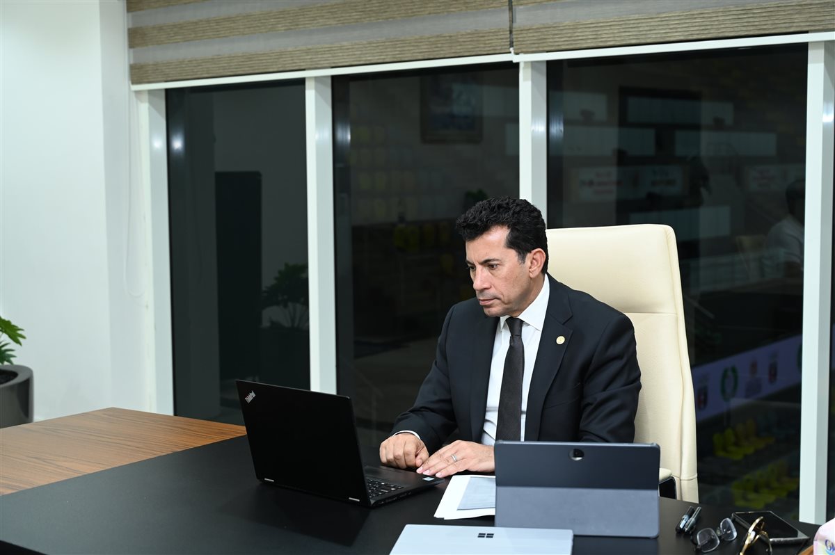 أشرف صبحي يتابع استعدادات  استضافة بطولة العالم للأندية لكرة اليد