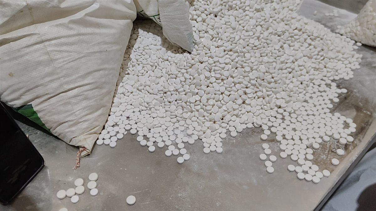 أدوية ومكملات غذائية مجهولة المصدر