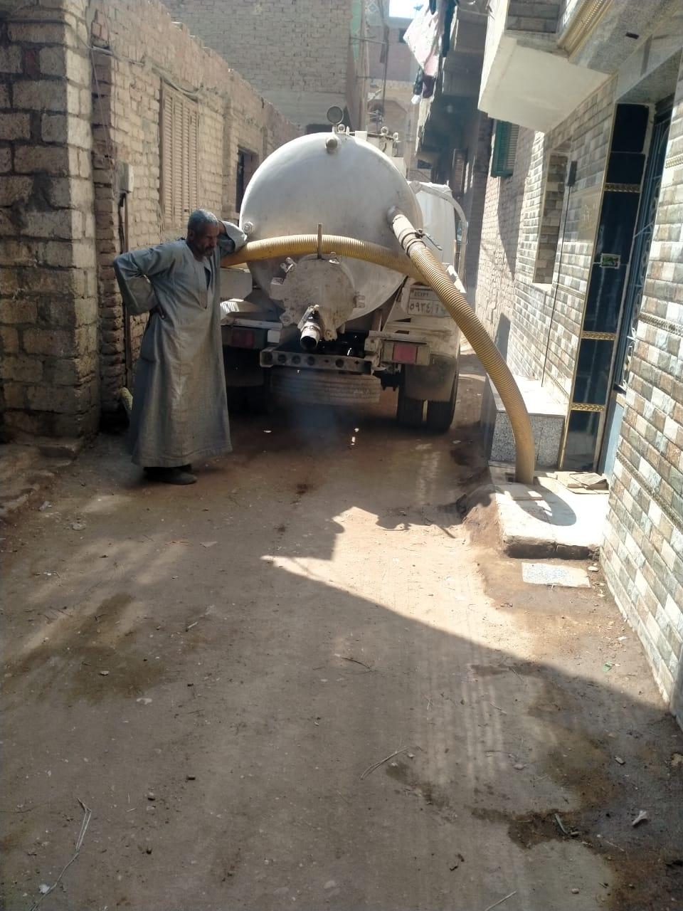 مياه مجهولة المصدر بقرية قمن العروس بمركز الواسطى ببني سويف