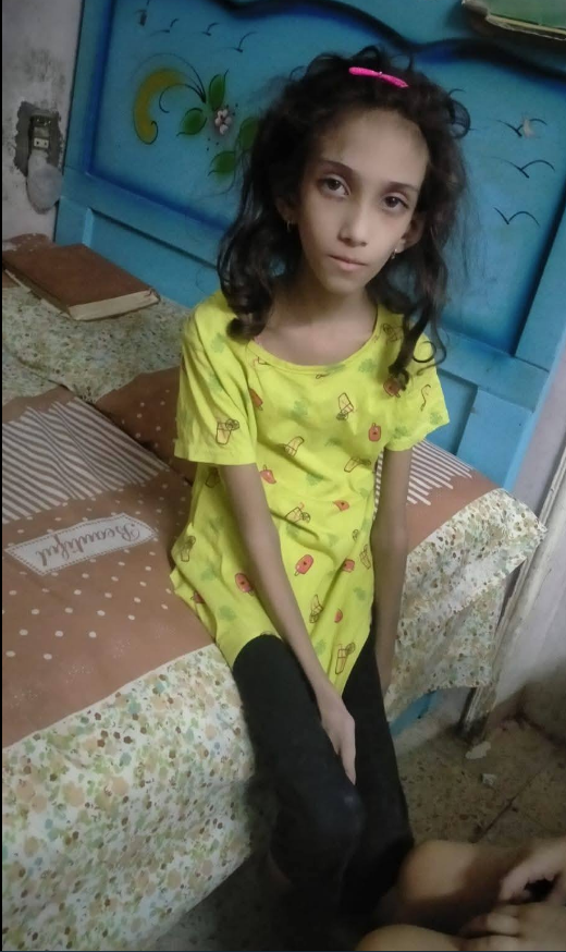 الطفلة المعزولة في الشقة الصغيرة، فيتو