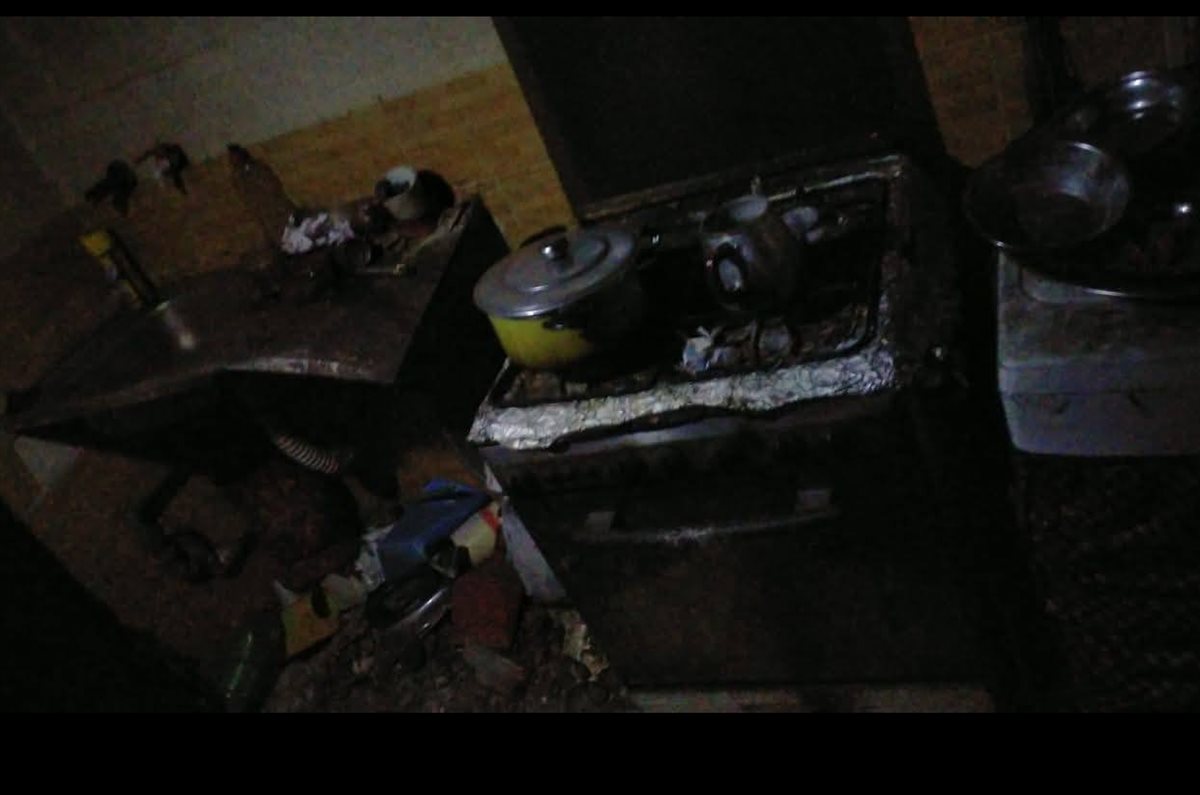 الظلام الدامس يغطي شقة فتيات الكهف، فيتو