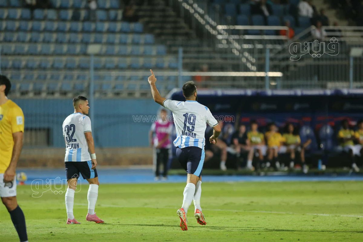 بيراميدز  وأوكلاند سيتي  (28)