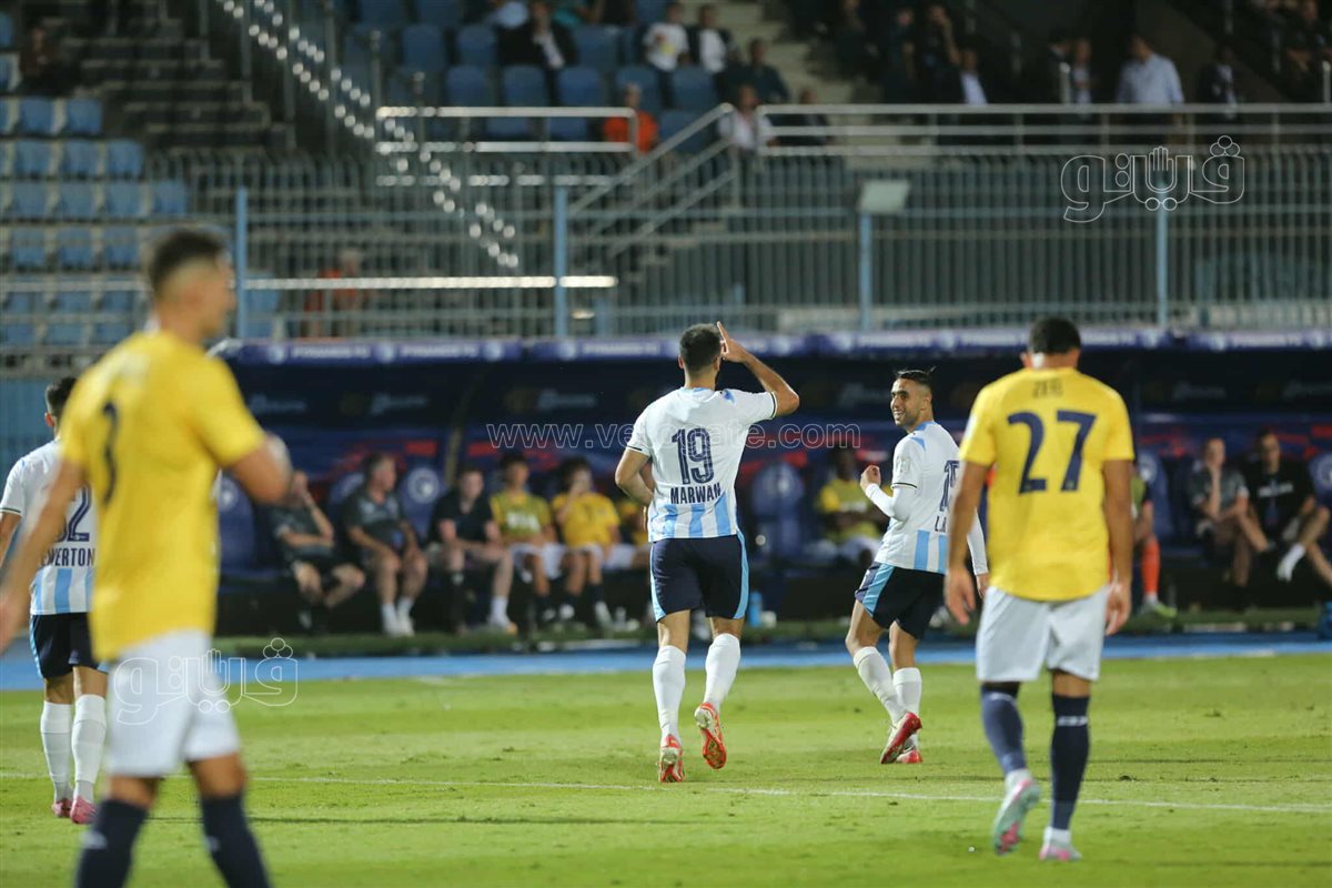 بيراميدز  وأوكلاند سيتي  (29)