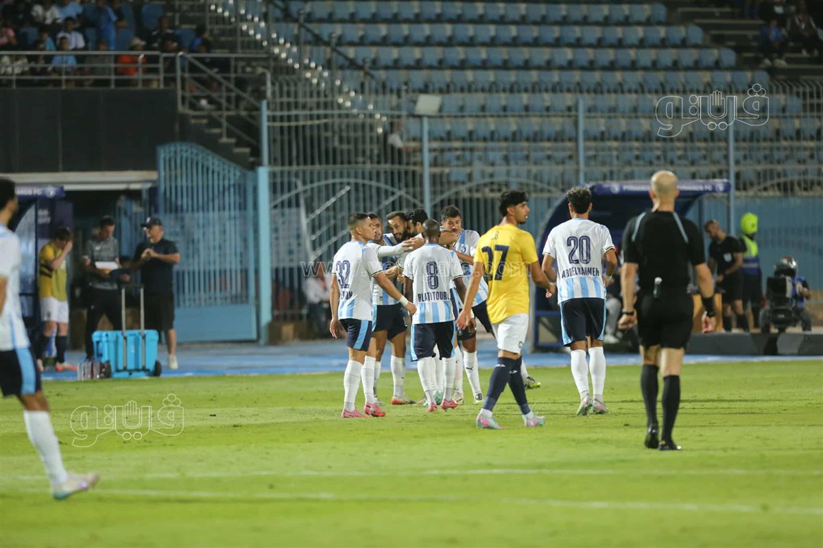 بيراميدز  وأوكلاند سيتي  (31)