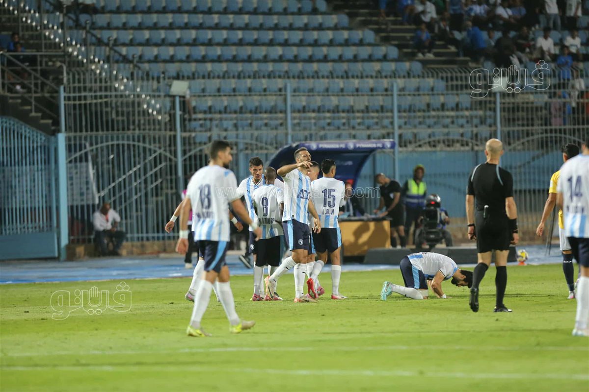 بيراميدز  وأوكلاند سيتي  (37)