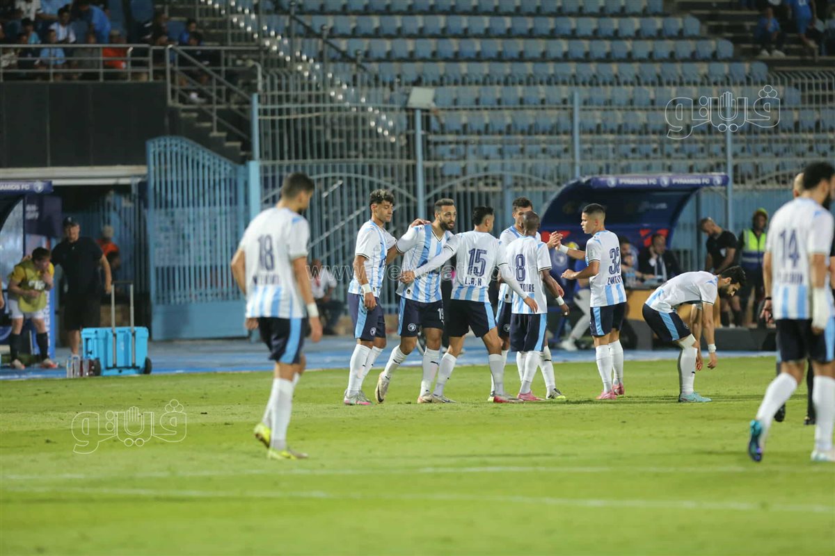 بيراميدز  وأوكلاند سيتي  (38)