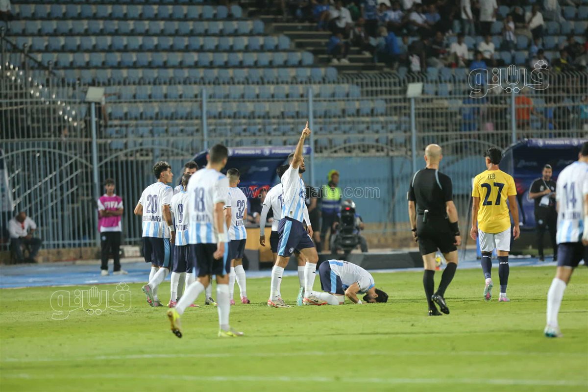 بيراميدز  وأوكلاند سيتي  (39)