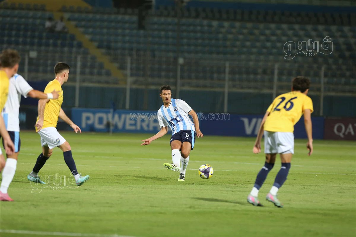 بيراميدز  وأوكلاند سيتي  (5)