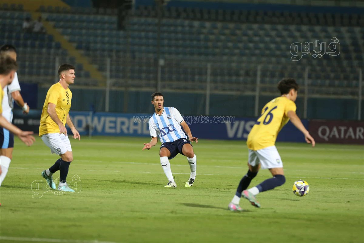 بيراميدز  وأوكلاند سيتي  (6)