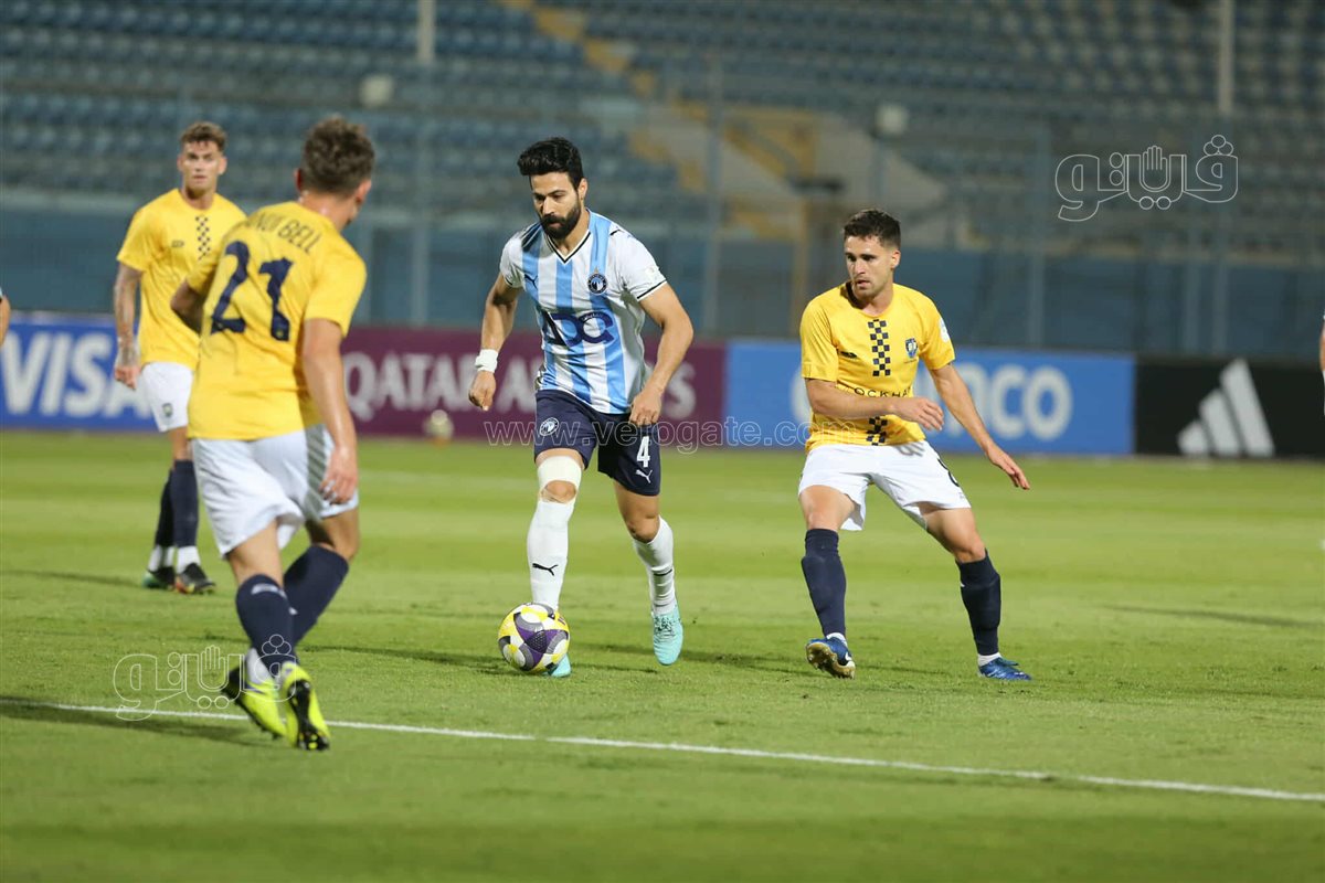 بيراميدز  وأوكلاند سيتي  (12)