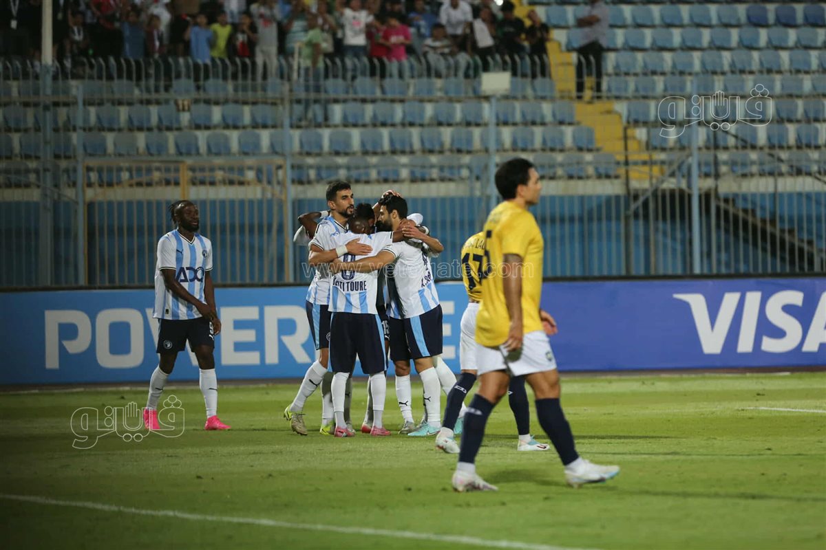 بيراميدز  وأوكلاند سيتي  (17)