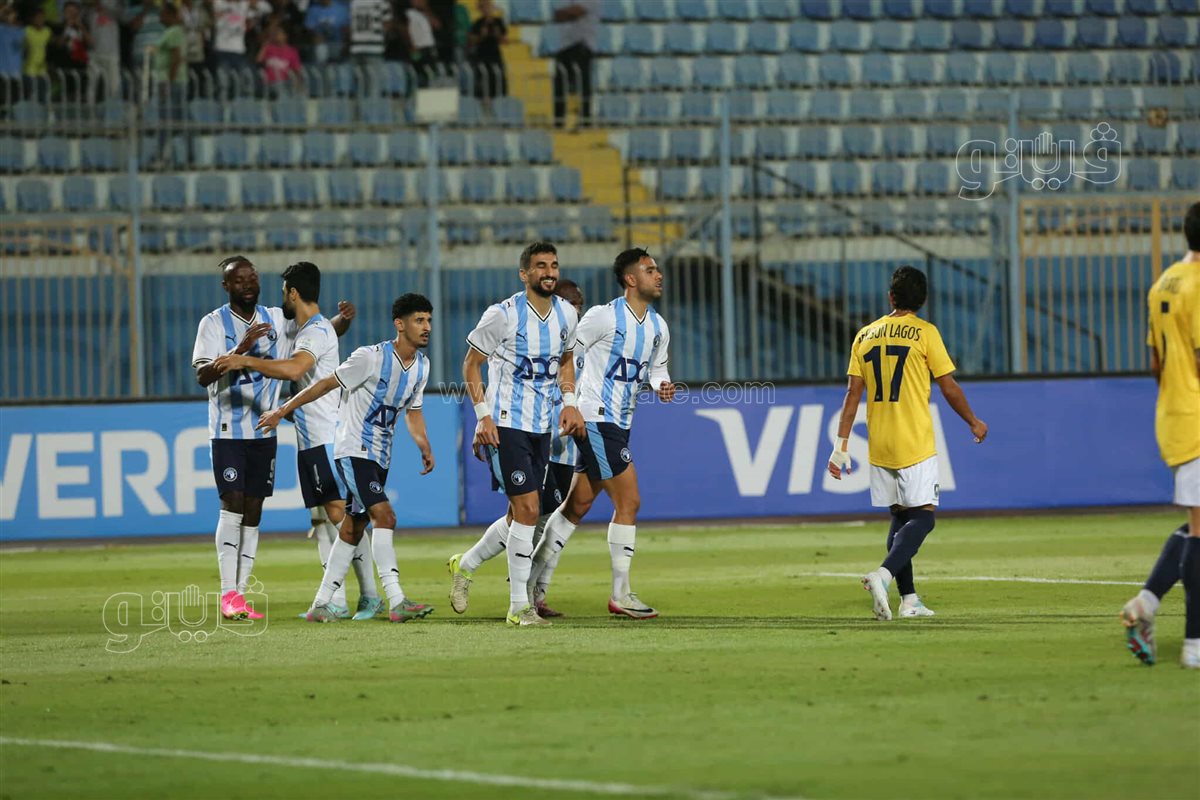 بيراميدز  وأوكلاند سيتي  (18)