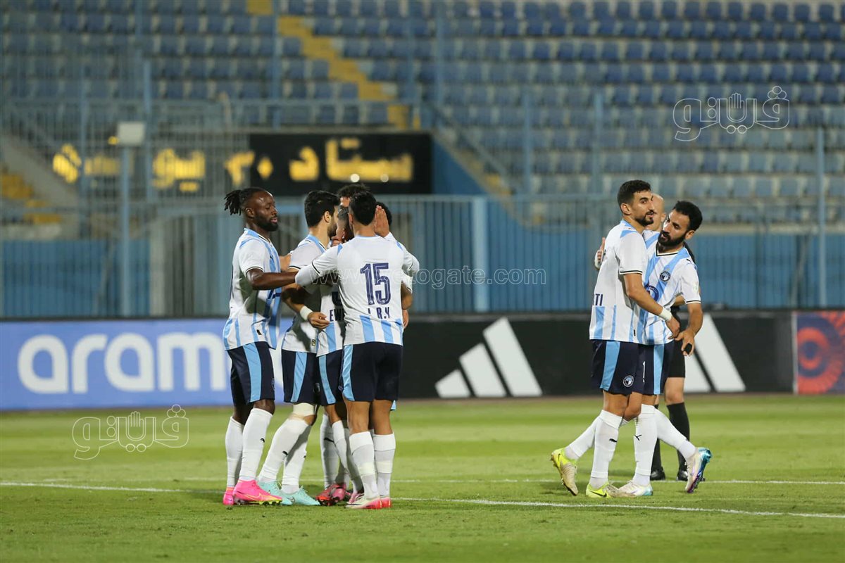 بيراميدز  وأوكلاند سيتي  (26)