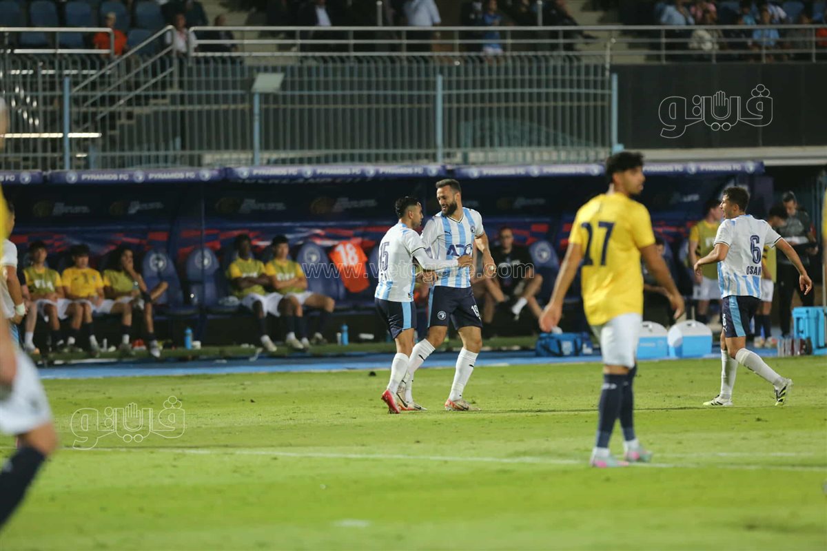 بيراميدز  وأوكلاند سيتي  (30)