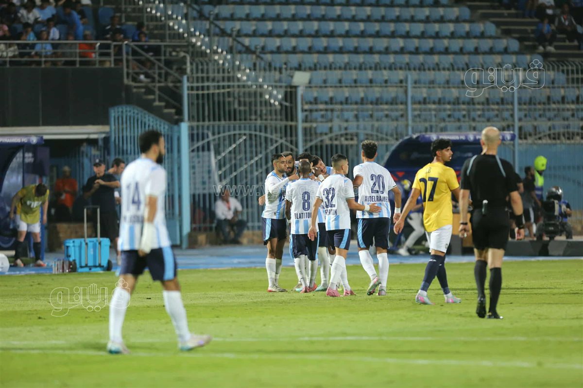 بيراميدز  وأوكلاند سيتي  (35)