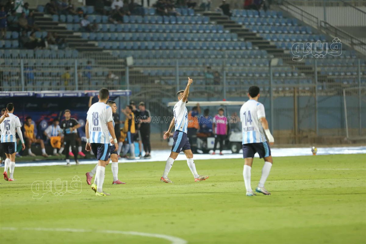 بيراميدز  وأوكلاند سيتي  (40)