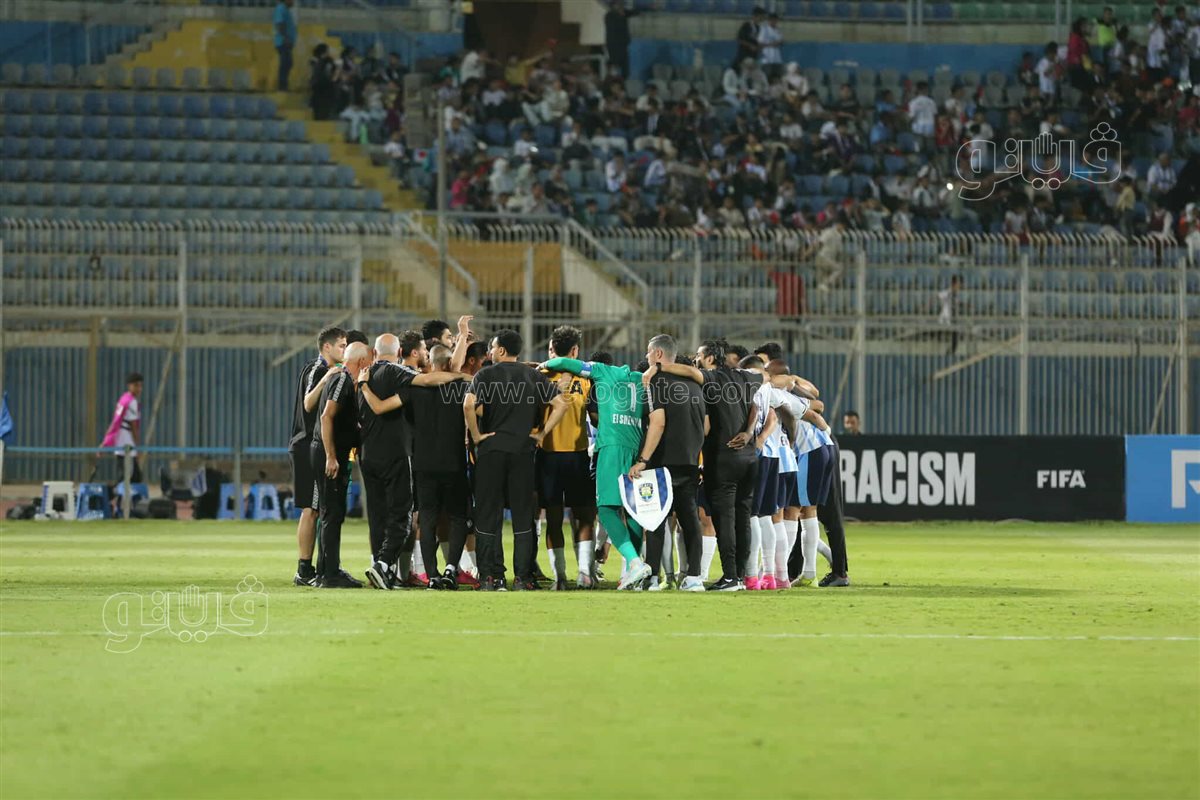 بيراميدز  وأوكلاند سيتي  (42)