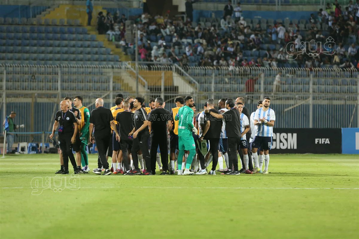 بيراميدز  وأوكلاند سيتي  (1)