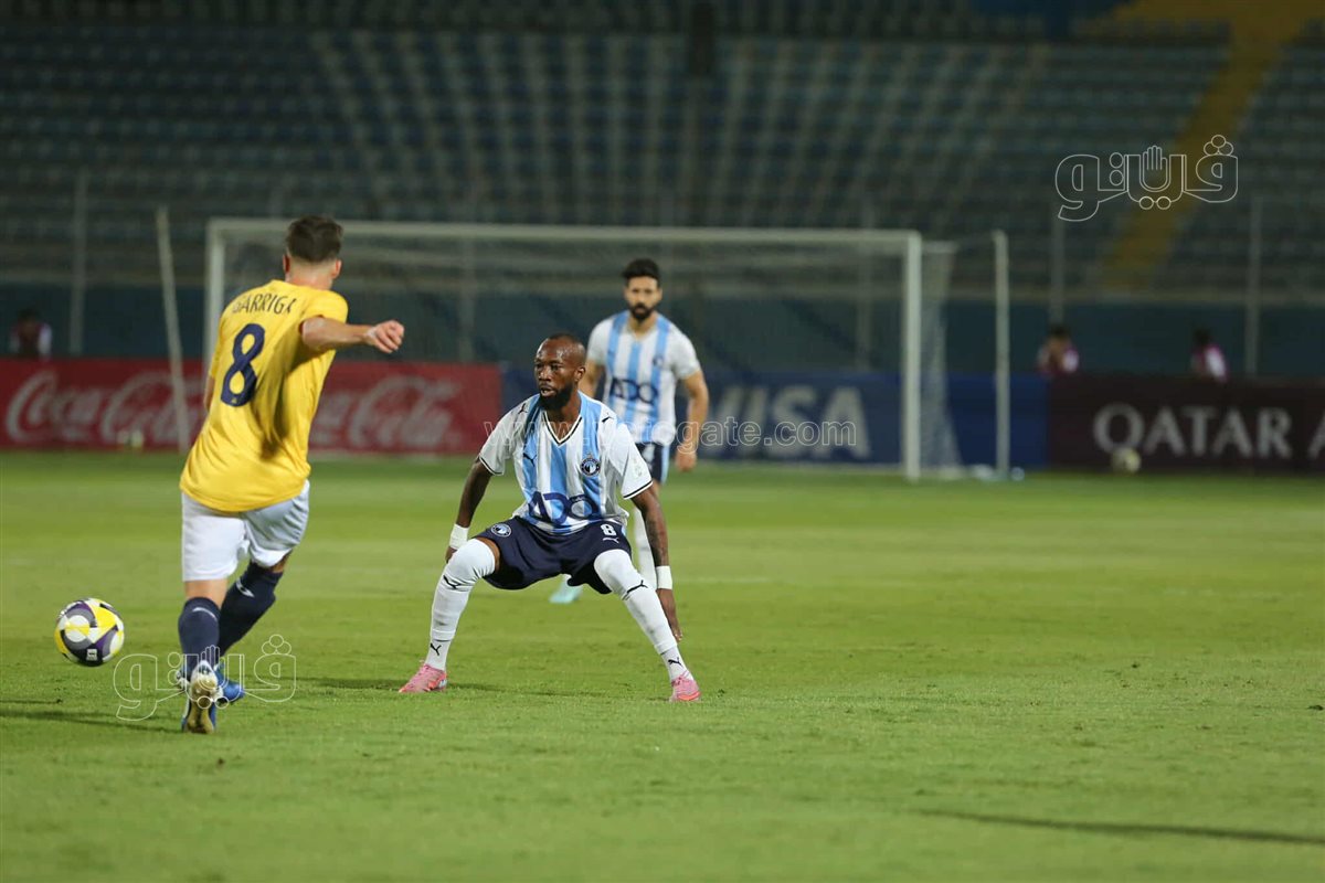 بيراميدز  وأوكلاند سيتي  (3)