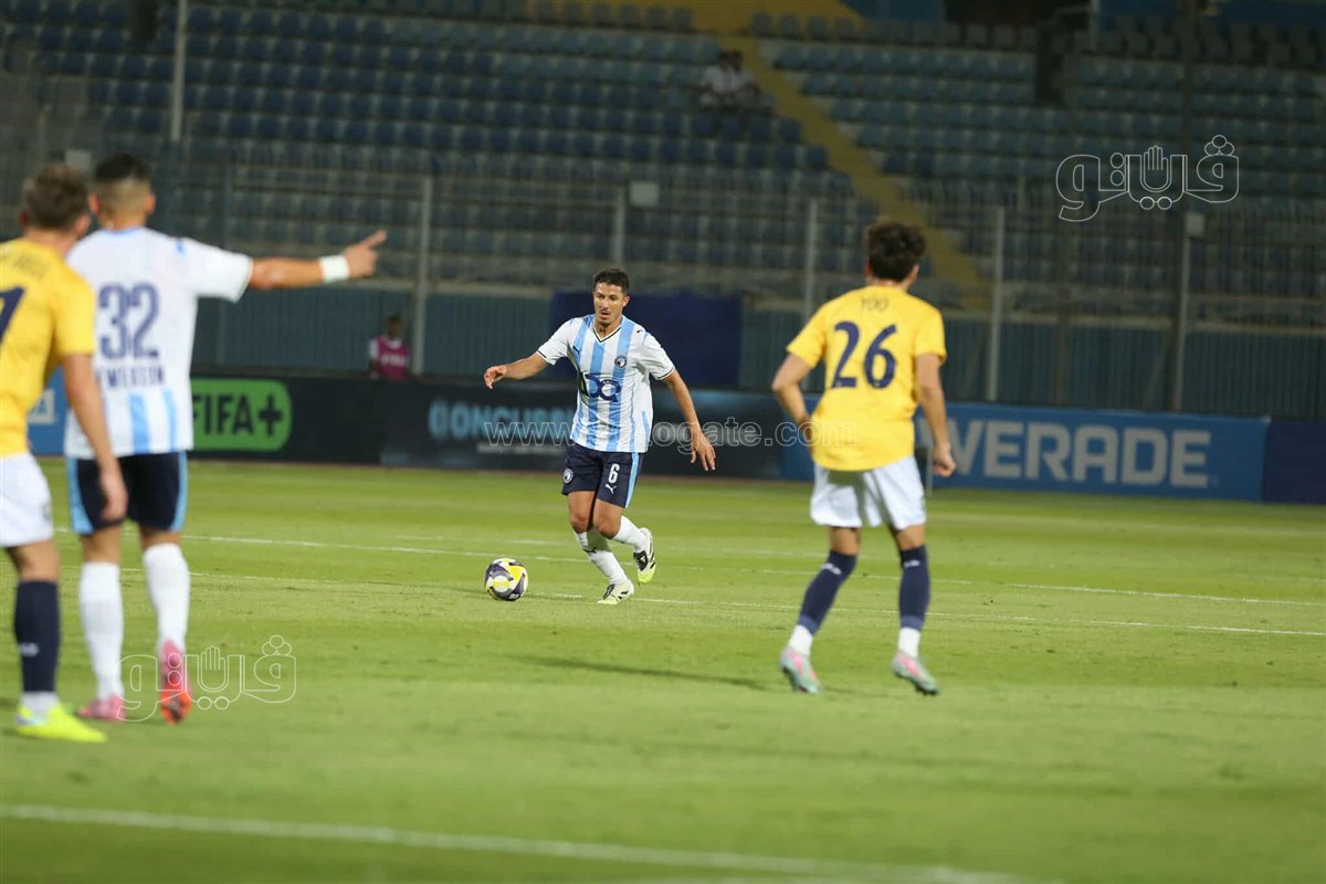 بيراميدز  وأوكلاند سيتي  (4)