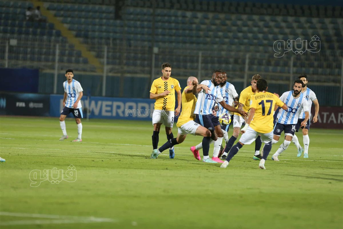 بيراميدز  وأوكلاند سيتي  (8)