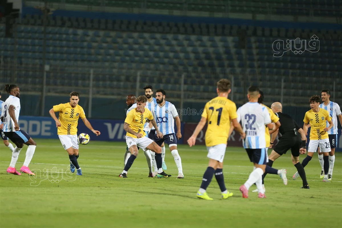 بيراميدز  وأوكلاند سيتي  (9)