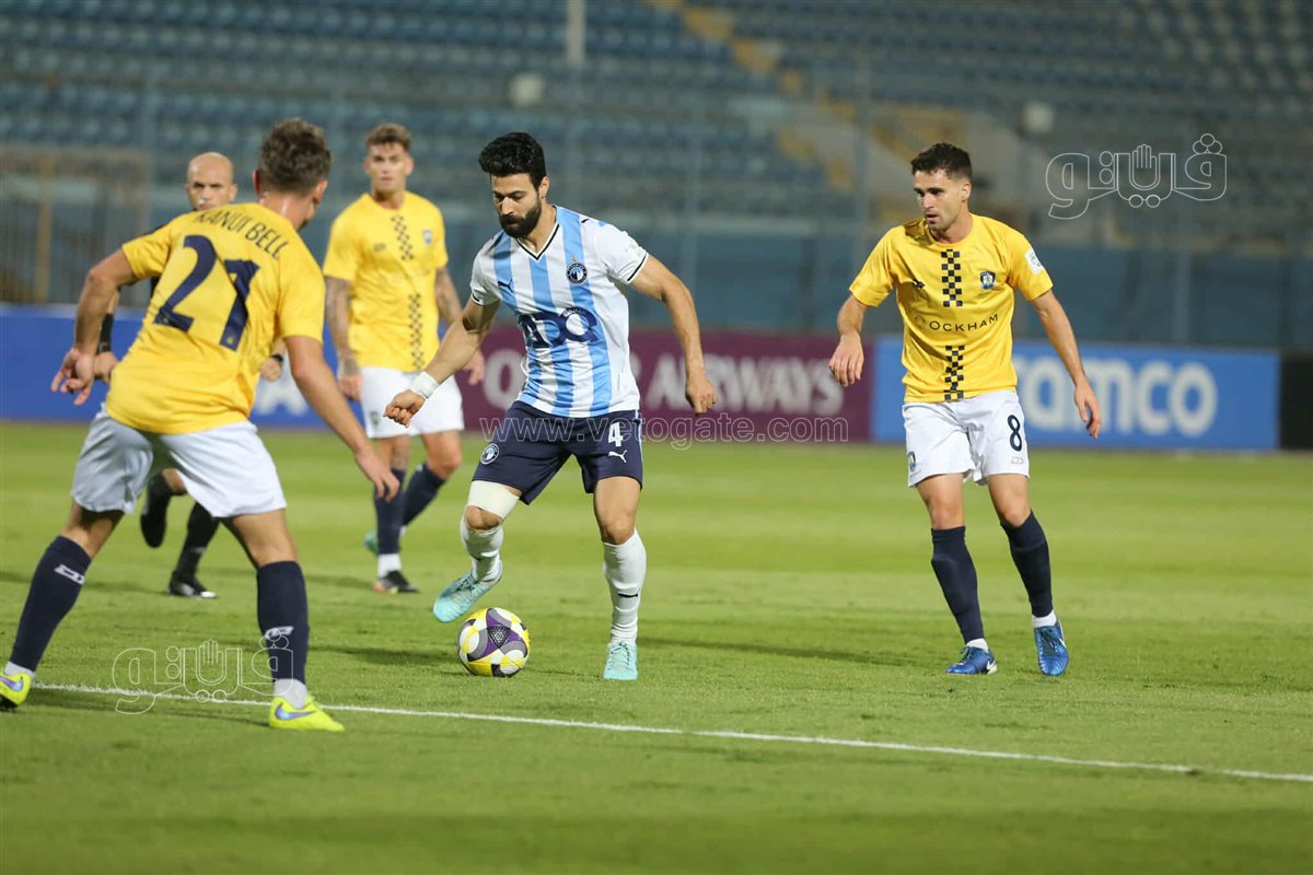 بيراميدز  وأوكلاند سيتي  (13)