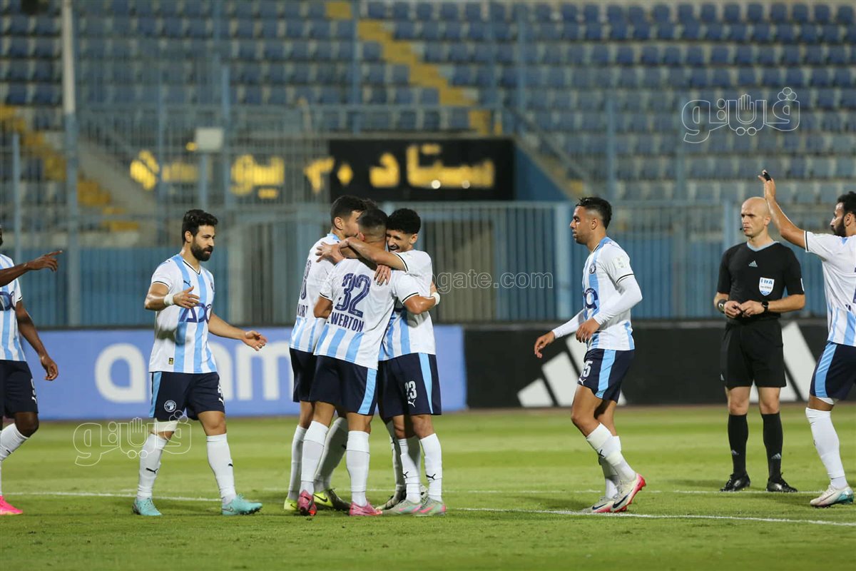 بيراميدز  وأوكلاند سيتي  (22)