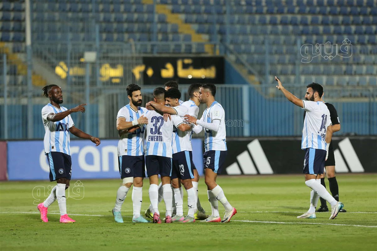 بيراميدز  وأوكلاند سيتي  (23)