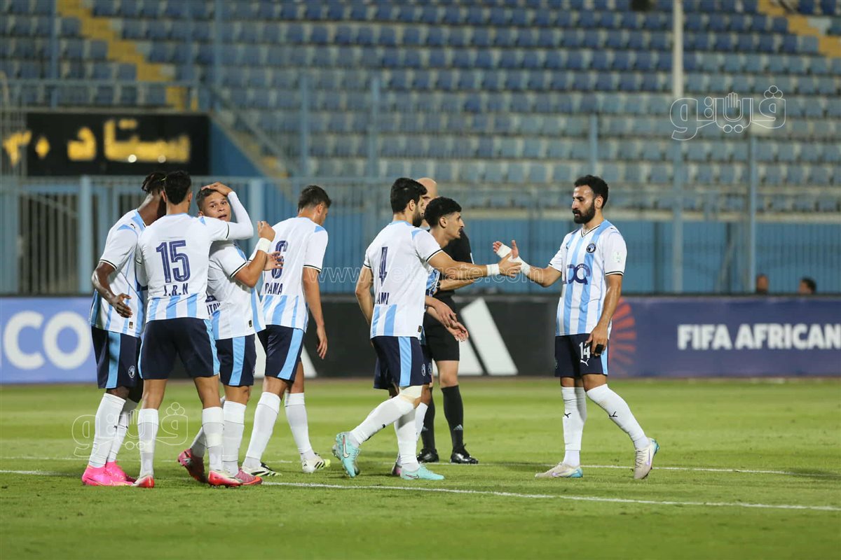 بيراميدز  وأوكلاند سيتي  (27)