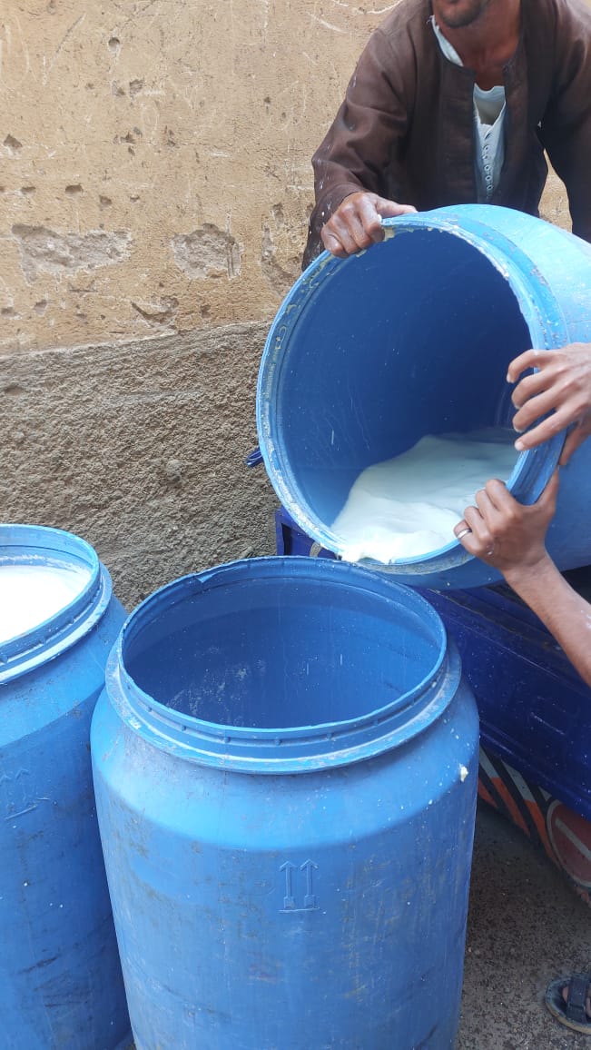 ضبط طن لبن غير صالح للاستهلاك الآدمي