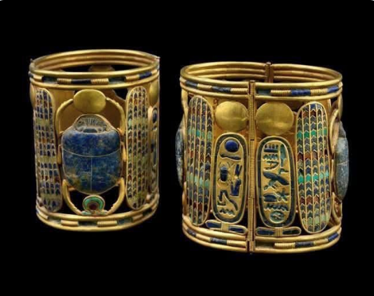 أسورة الملك بسوسنس، فيتو