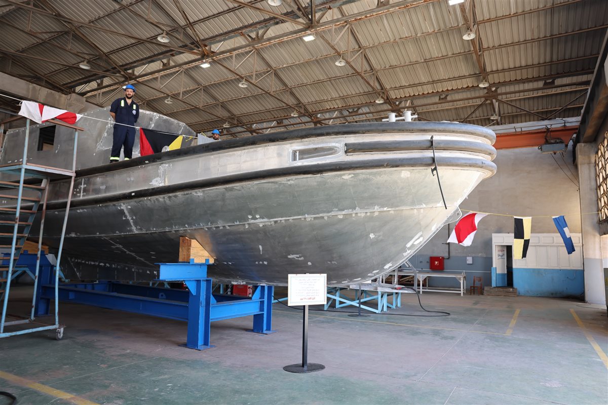 جانب من الأعمال الإنشائية للوحدات البحرية، فيتو