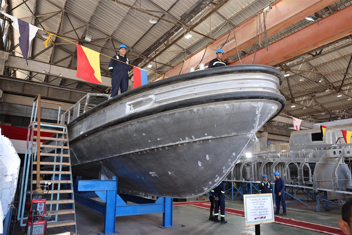 جانب من الأعمال الإنشائية للوحدات البحرية، فيتو