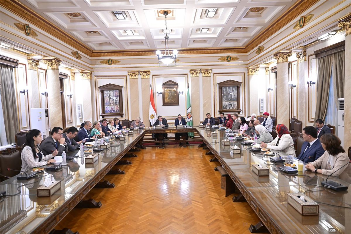 وفد مجلس الشيوخ الفرنسي بجامعة القاهرة