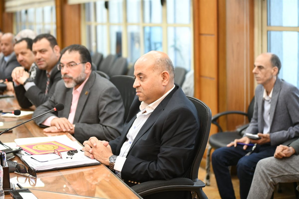 محافظ الدقهلية يعقد اجتماعًا موسعًا مع قيادات التعليم 